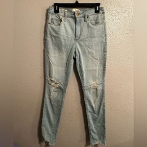 Universal thread High waist stretchy distressed jeans- frayed hem. Size 6/28